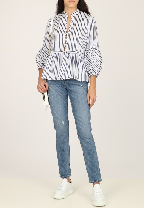 Товар белого цвета с внутренней стороны