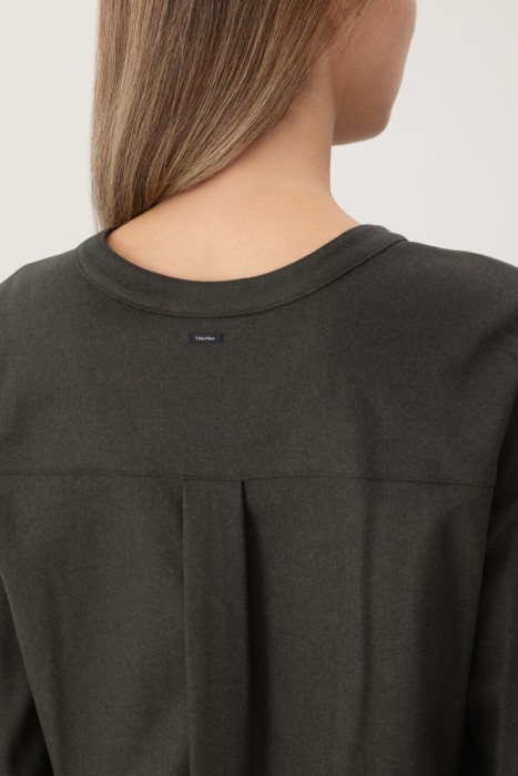 Товар зеленого цвета с внутренней стороны