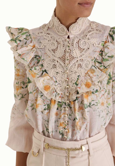 Товар желтого цвета с внутренней стороны