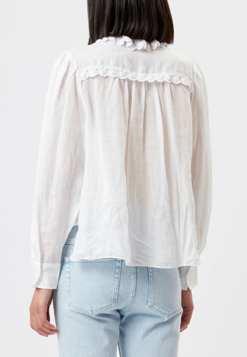 Товар белого цвета с внутренней стороны