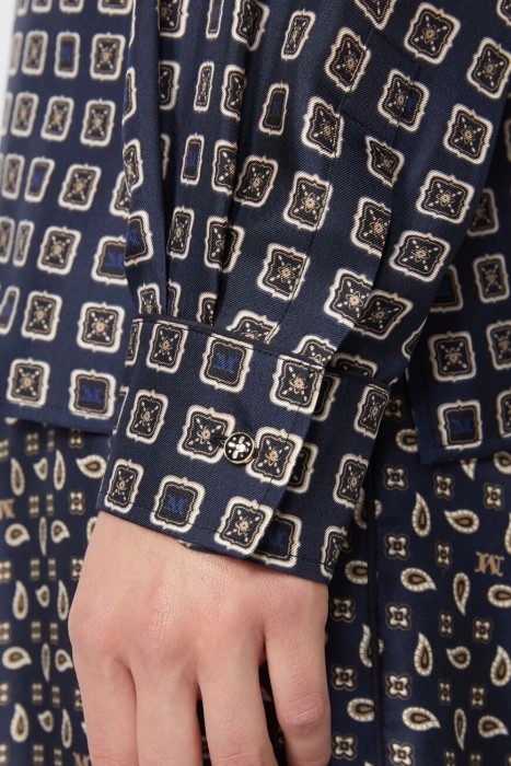 Товар разноцветного цвета с внутренней стороны