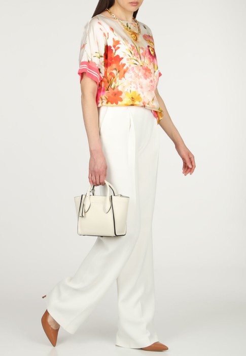 Товар розового цвета с внутренней стороны