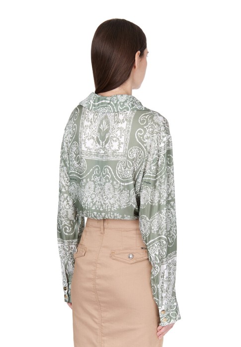 Товар зеленого цвета с внутренней стороны