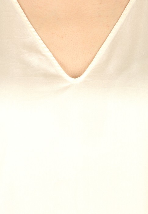 Товар белого цвета с внутренней стороны