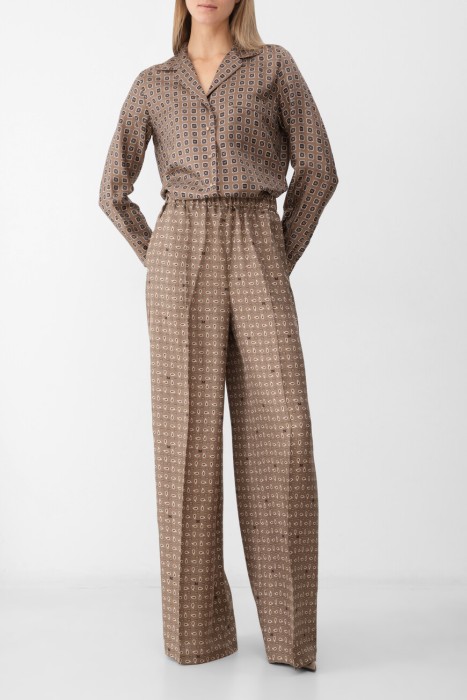 Товар разноцветного цвета с внутренней стороны