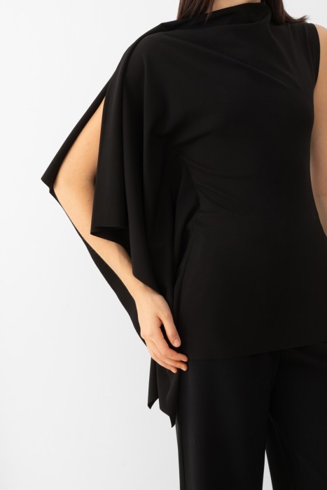 Товар черного цвета с внутренней стороны