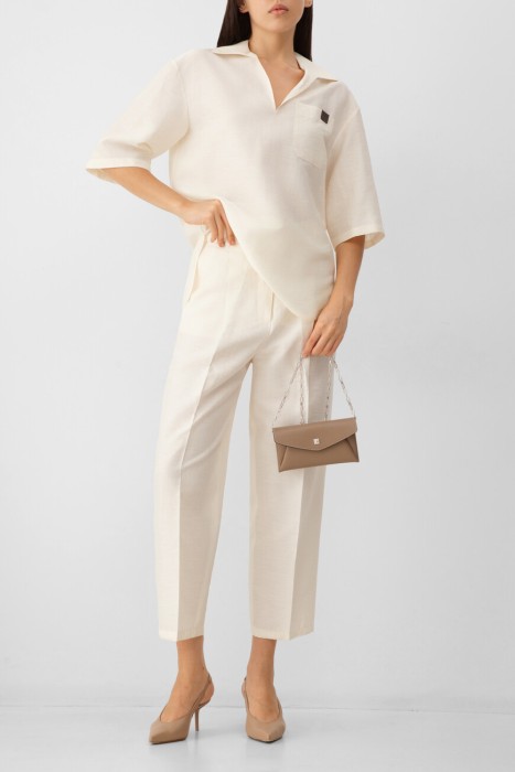 Товар белого цвета с внутренней стороны