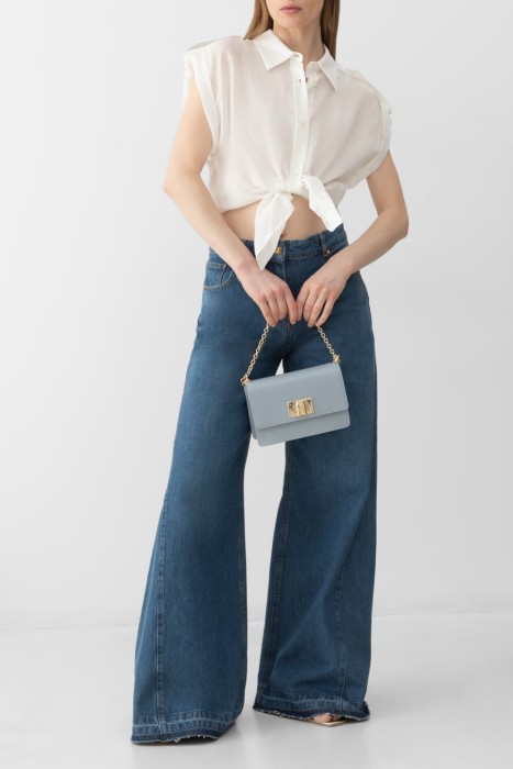 Товар белого цвета с внутренней стороны