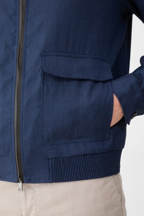 Товар синего цвета с внутренней стороны