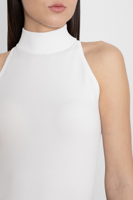 Товар белого цвета с внутренней стороны