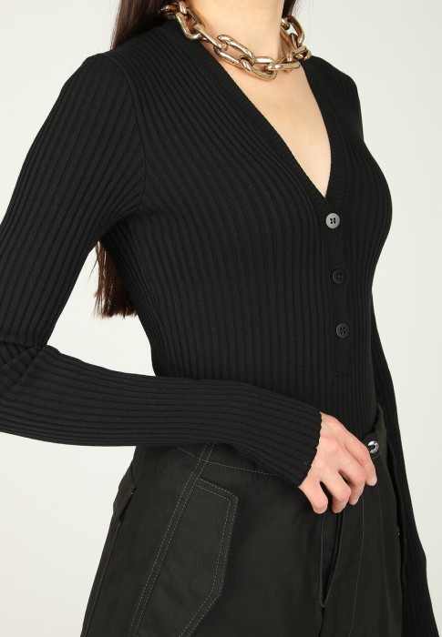 Товар черного цвета с внутренней стороны