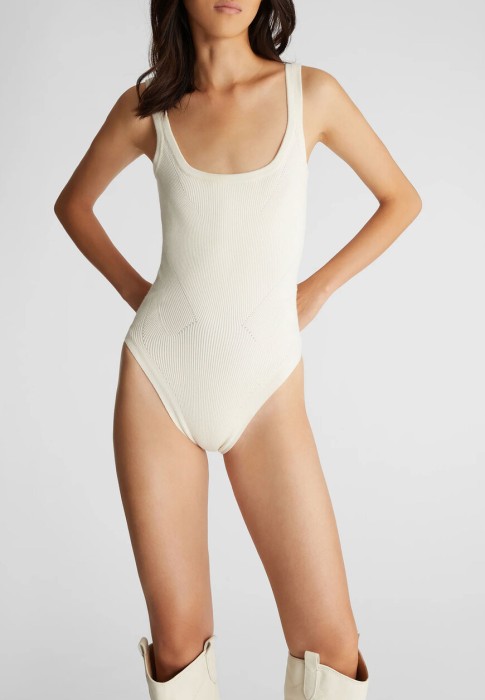 Товар белого цвета с внутренней стороны