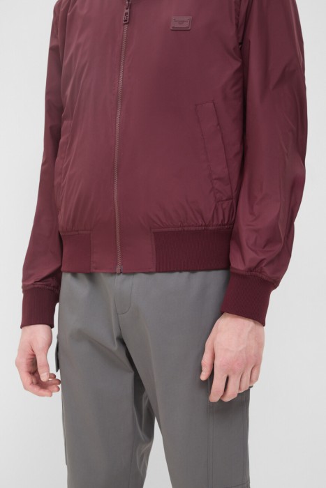 Товар бордового цвета с внутренней стороны