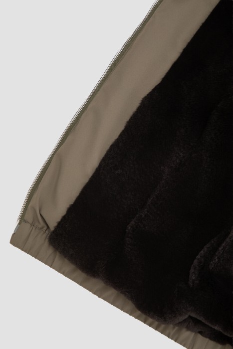 бомбер  универсального стиля с лицевой стороны