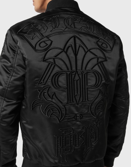 Товар черного цвета с внутренней стороны