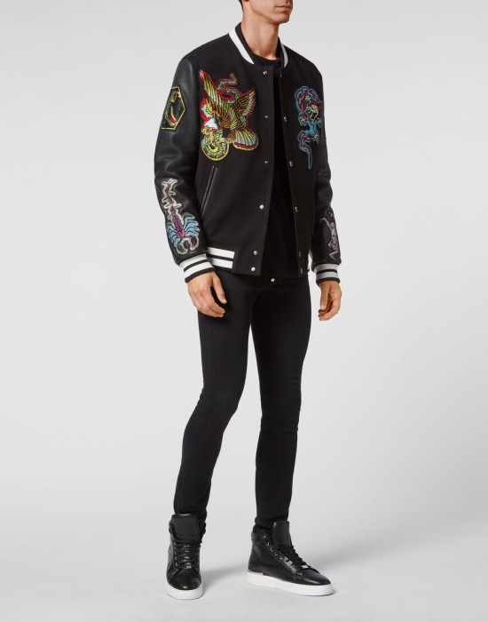 бомбер  по цене 186048 руб вид справа