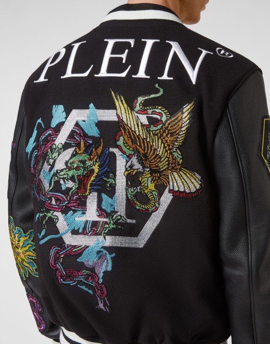 Товар черного цвета с внутренней стороны