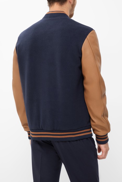 бомбер  по цене 146738 руб вид справа