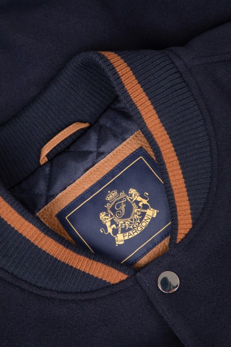 бомбер  универсального стиля с лицевой стороны