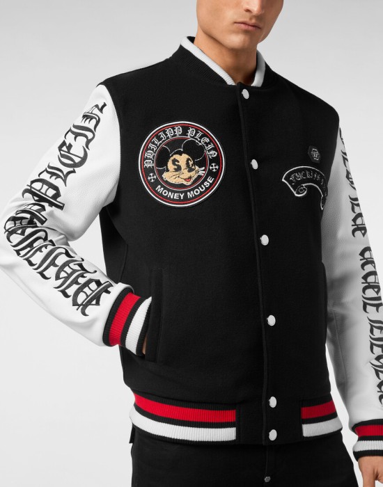 Товар черного цвета с внутренней стороны