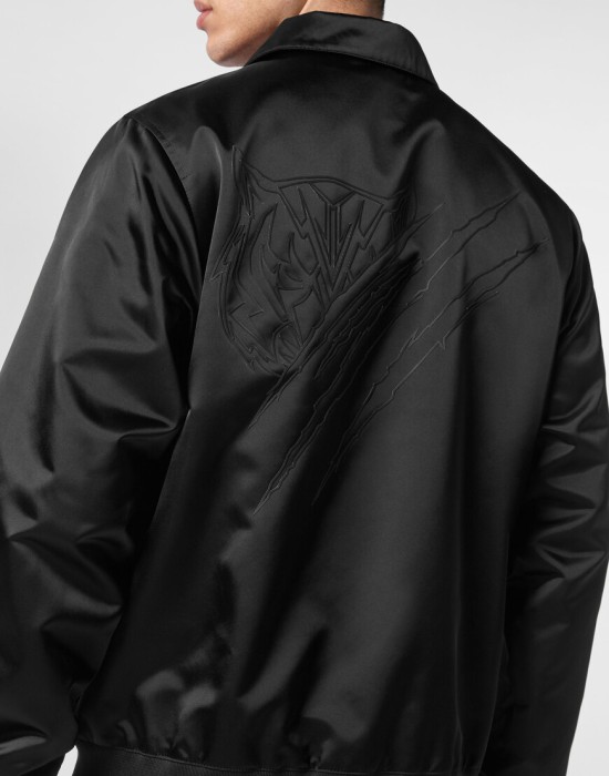 Товар черного цвета с внутренней стороны