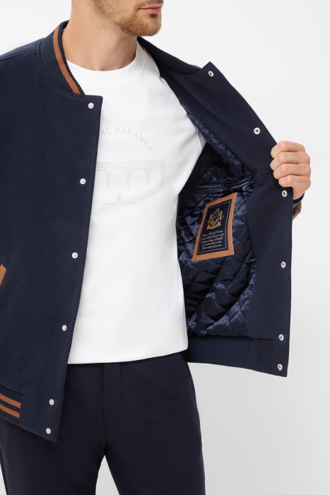 бомбер  из льна спереди