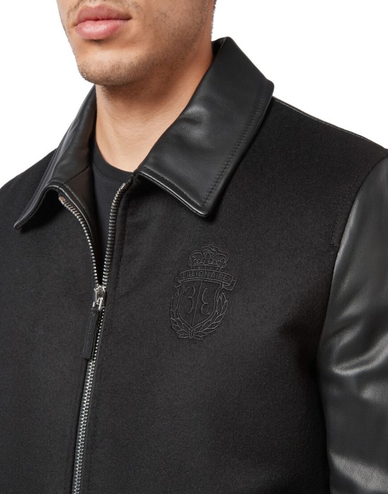 Товар черного цвета с внутренней стороны