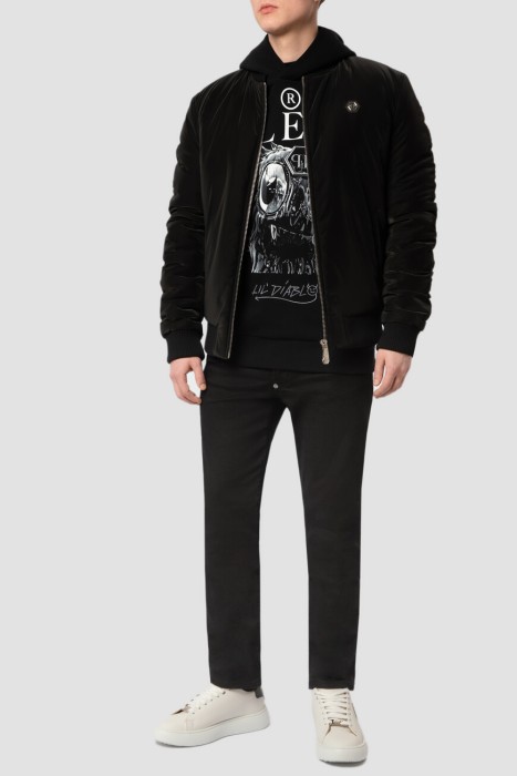 Товар черного цвета с внутренней стороны