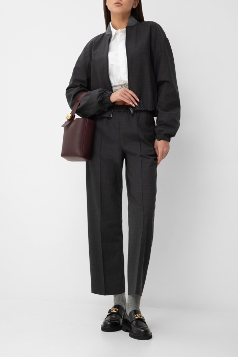 Товар серого цвета с внутренней стороны