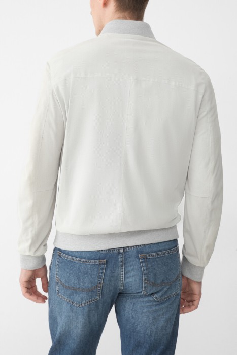 бомбер  по цене 492525 руб вид справа