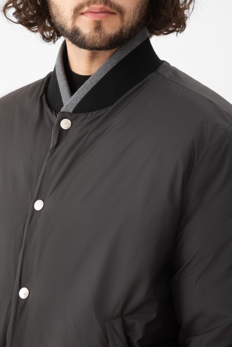 бомбер  классического стиля с лицевой стороны