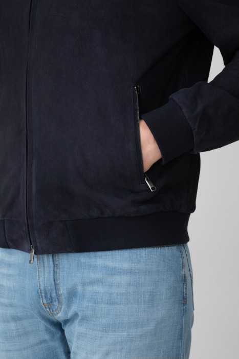 Товар синего цвета с внутренней стороны