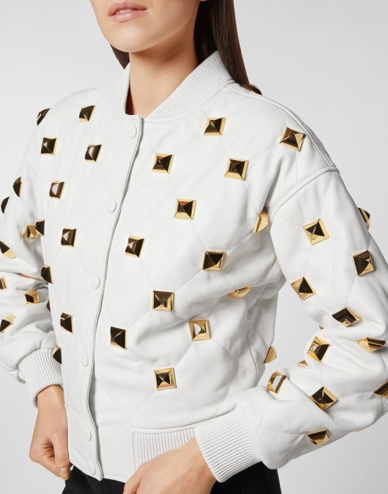 Товар белого цвета с внутренней стороны