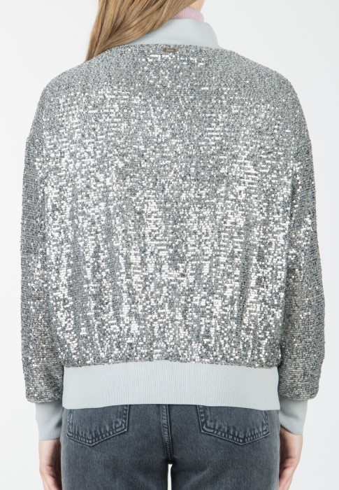 Товар серого цвета с внутренней стороны