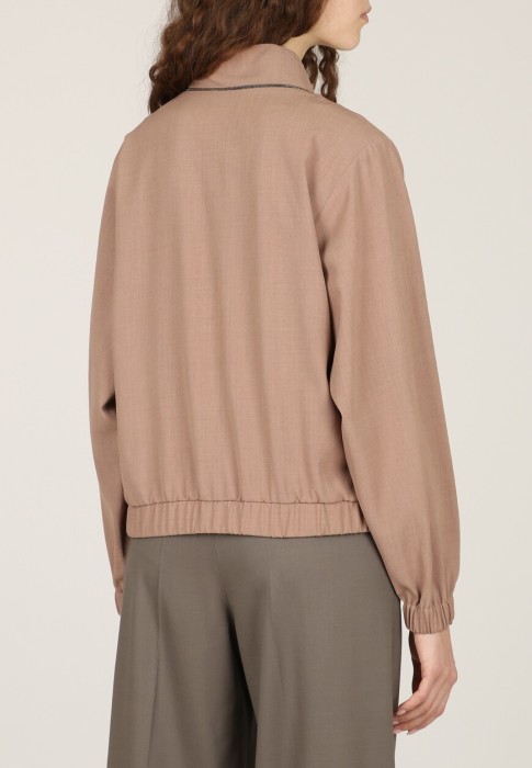 Товар коричневого цвета с внутренней стороны