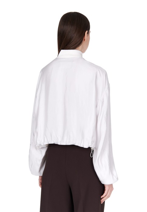 Товар белого цвета с внутренней стороны