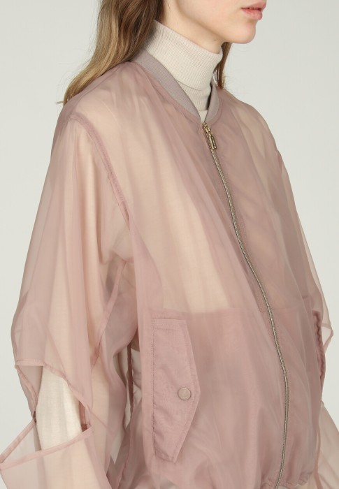 Товар коричневого цвета с внутренней стороны