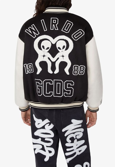 Товар черного цвета с внутренней стороны