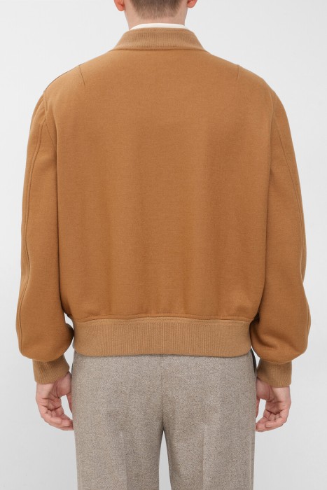 бомбер  по цене 2643500 руб вид справа