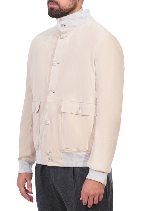 Товар бежевого цвета с внутренней стороны