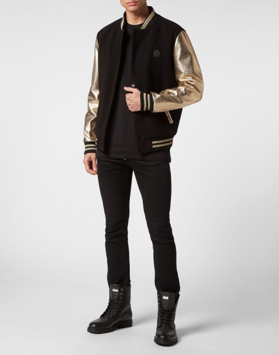 Товар черного цвета с внутренней стороны