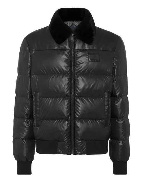 Товар черного цвета с внутренней стороны