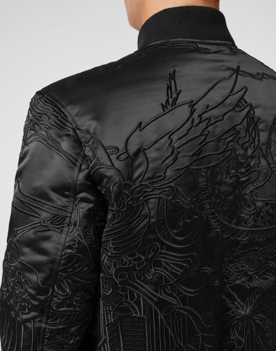 Товар черного цвета с внутренней стороны