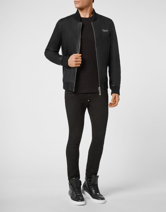 Товар черного цвета с внутренней стороны