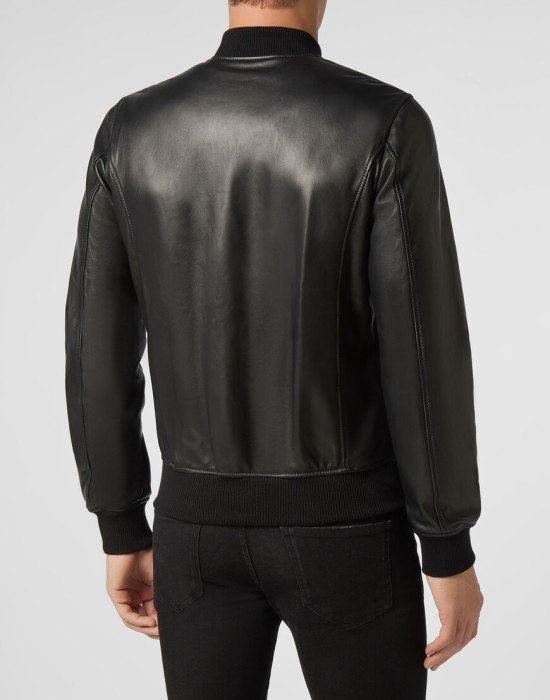 Товар черного цвета с внутренней стороны