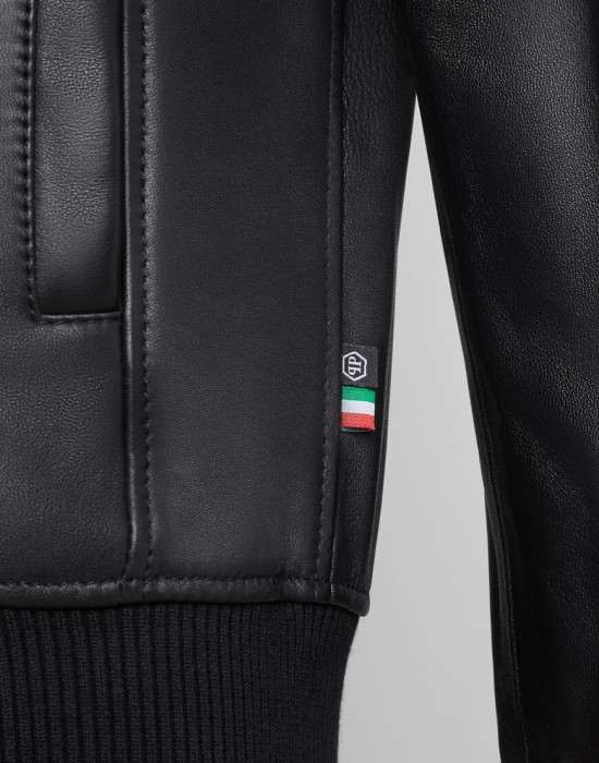 бомбер  универсального стиля с лицевой стороны