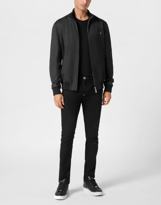 Товар черного цвета с внутренней стороны