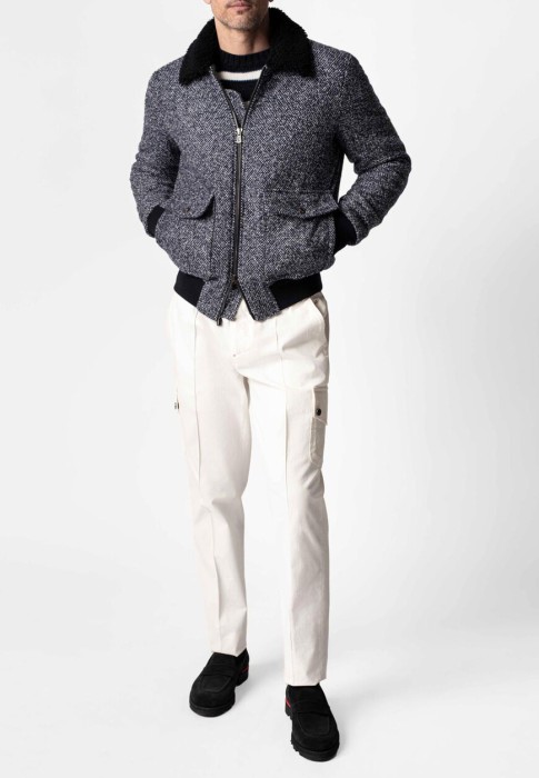 Товар синего цвета с внутренней стороны