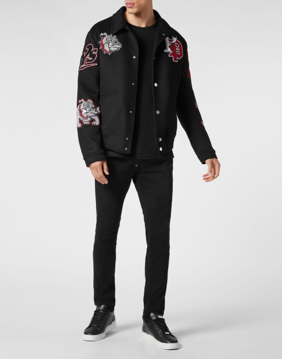 Товар черного цвета с внутренней стороны