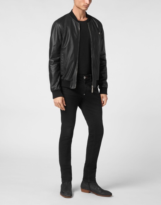 Товар черного цвета с внутренней стороны